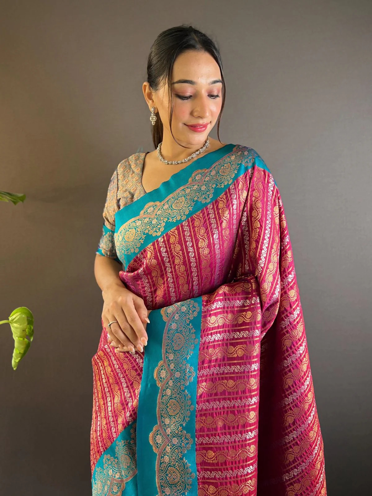 Odette Pink Woven Design Soft Silk Saree With Unstitched Blouse For Women - Image 3