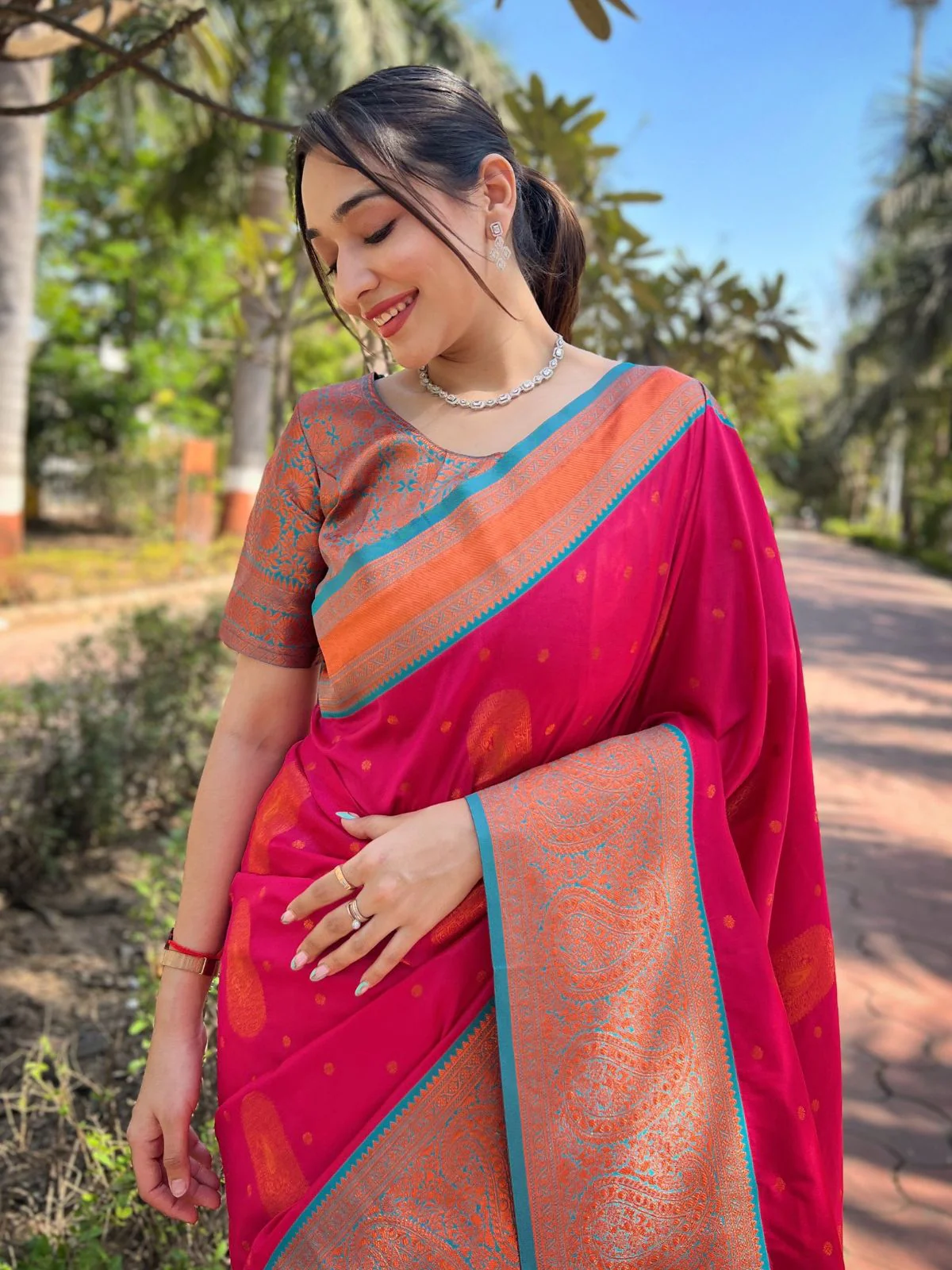 Odette Pink Woven Design Soft Silk Saree With Unstitched Blouse For Women - Image 3