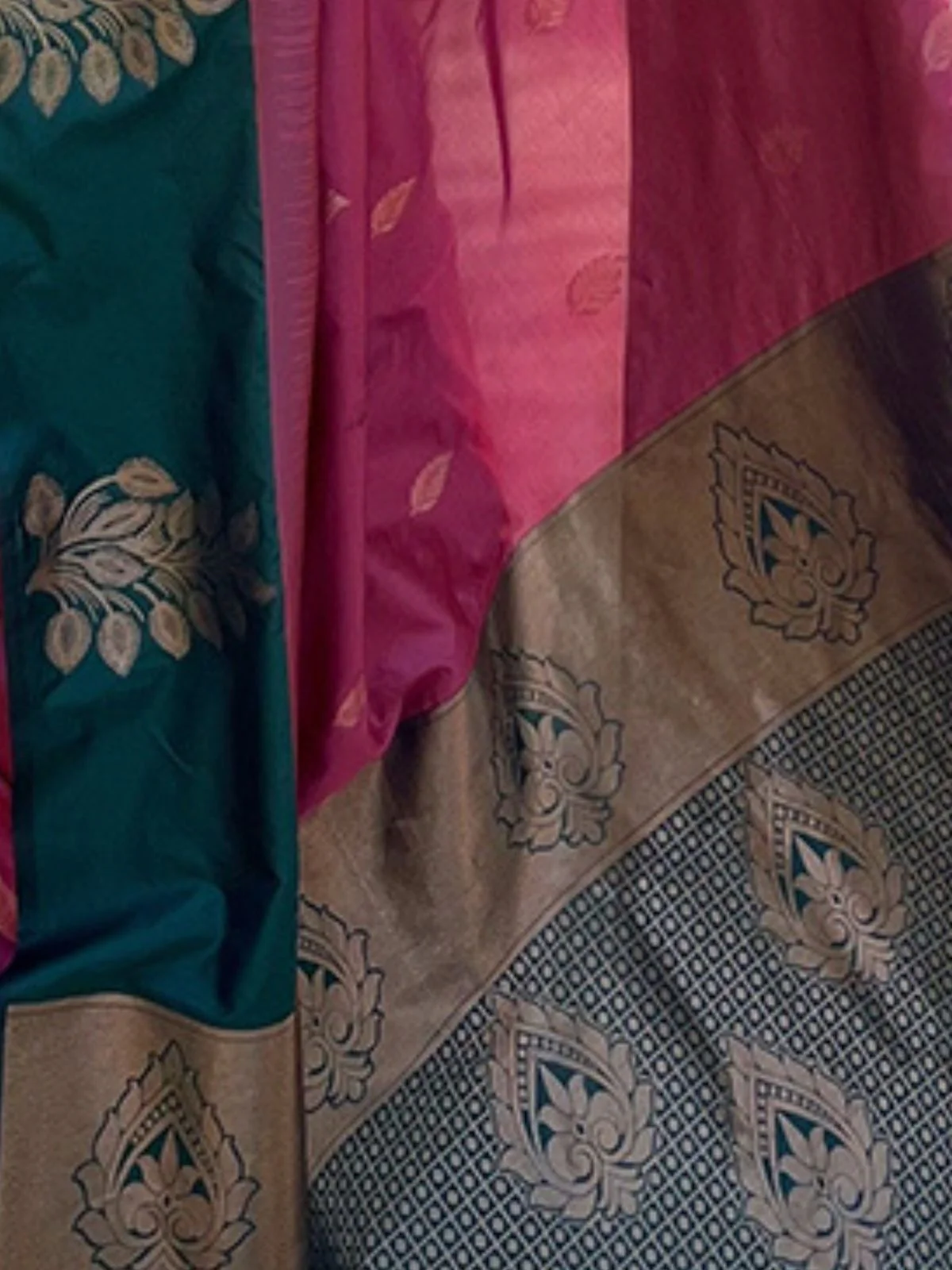 Odette Pink Woven Design Soft Silk Saree With Unstitched Blouse For Women - Image 4