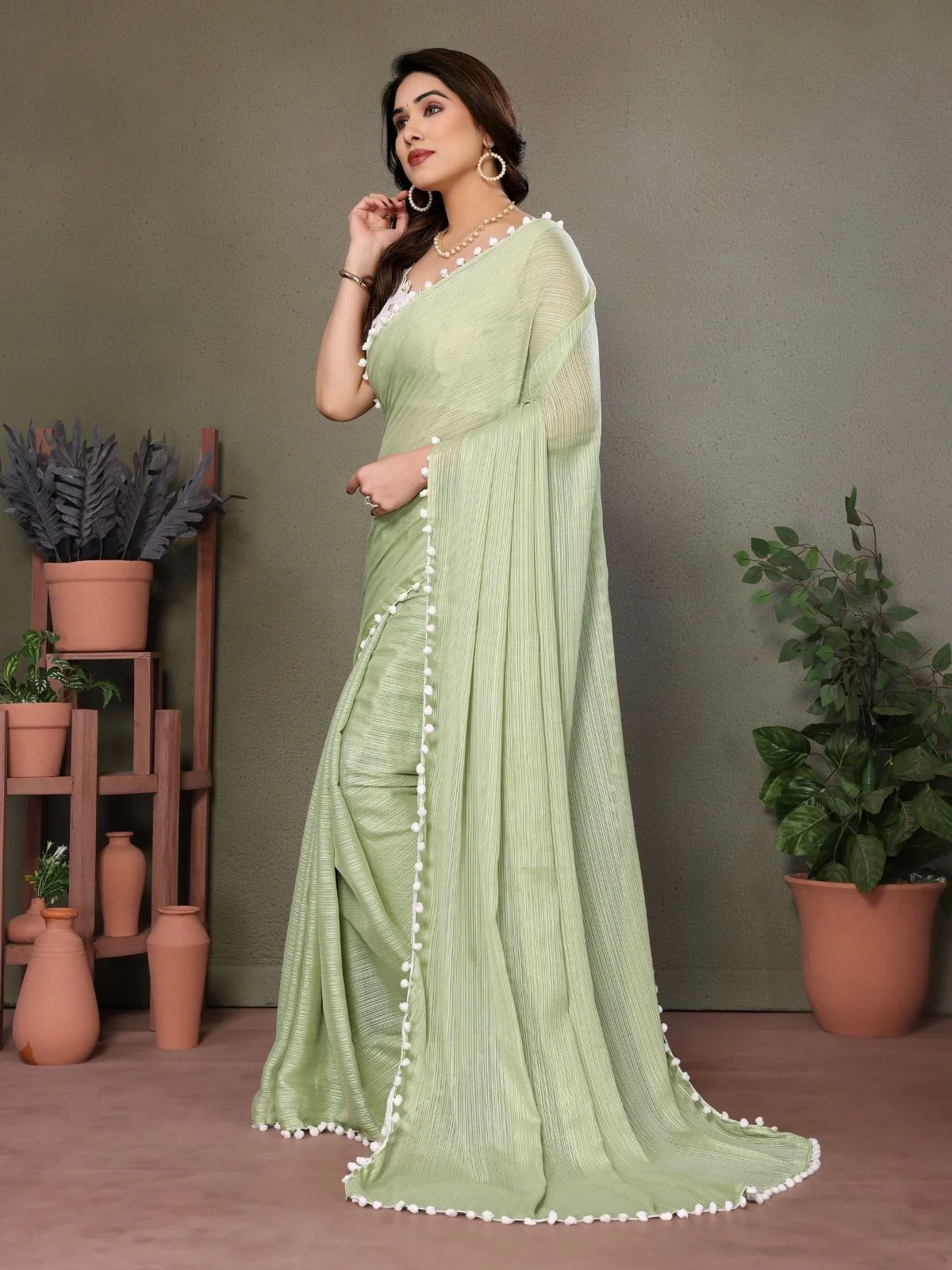 Odette Pista Green Georgette Plain Saree For Women - Image 2
