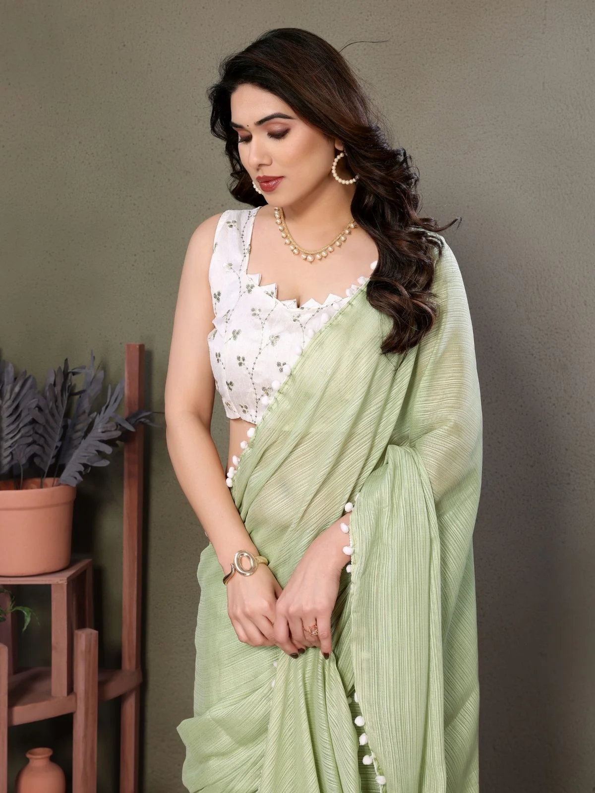Odette Pista Green Georgette Plain Saree For Women - Image 4