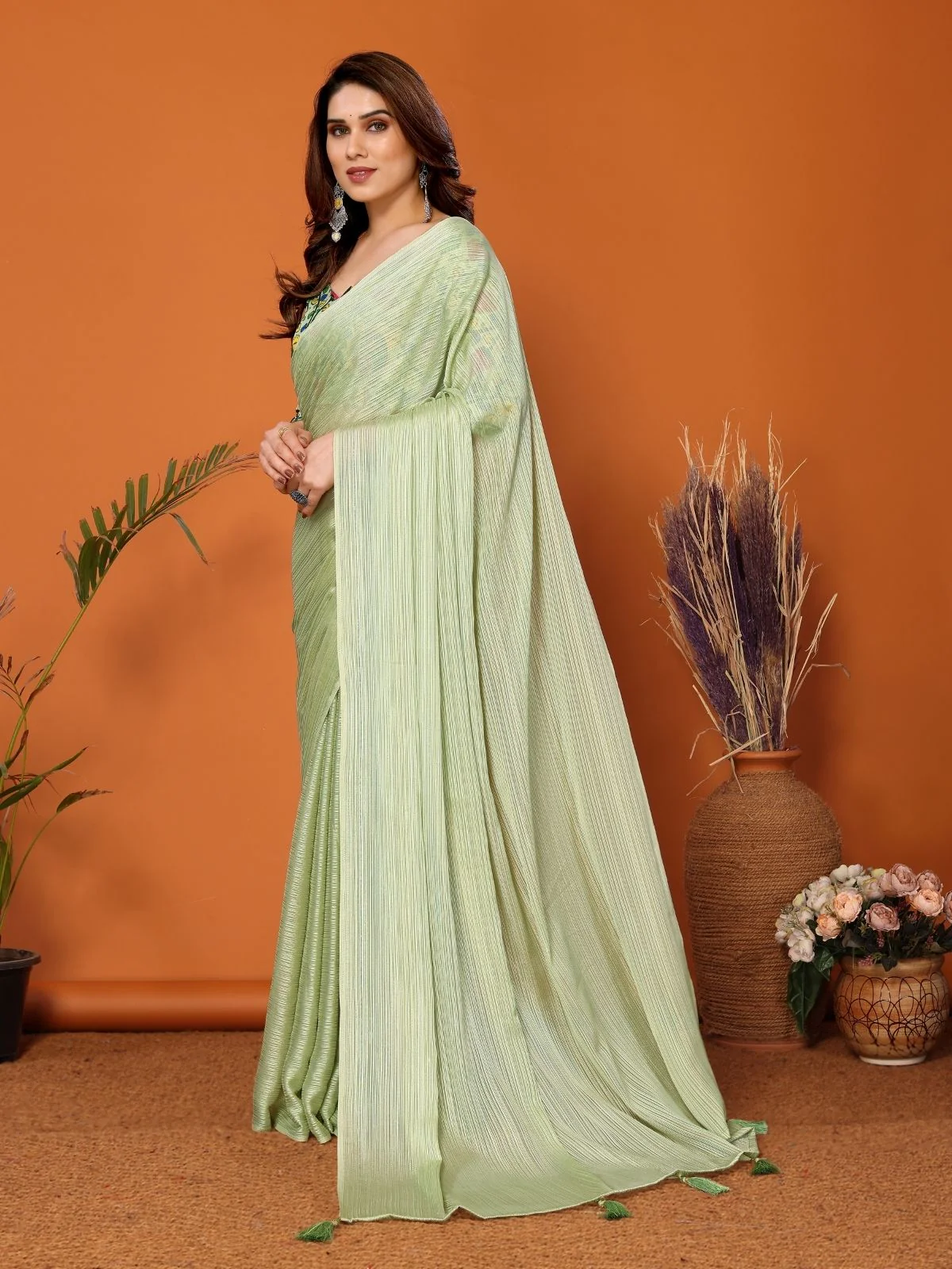 Odette Pista Green Georgette Solid Saree For Women - Image 2