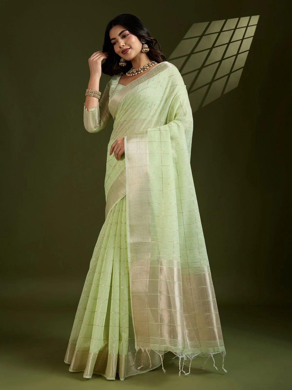Odette Pista Green Silk Blend Woven Checked Saree For Women - Image 2