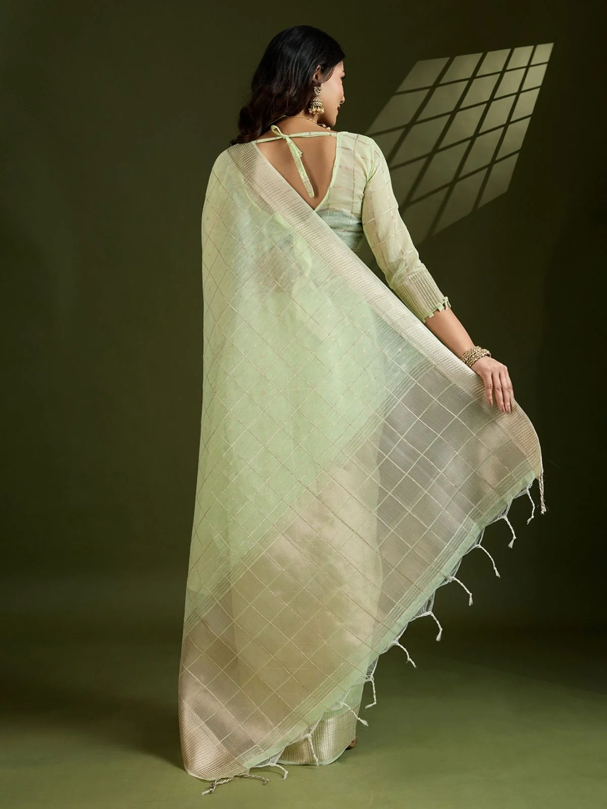 Odette Pista Green Silk Blend Woven Checked Saree For Women - Image 3