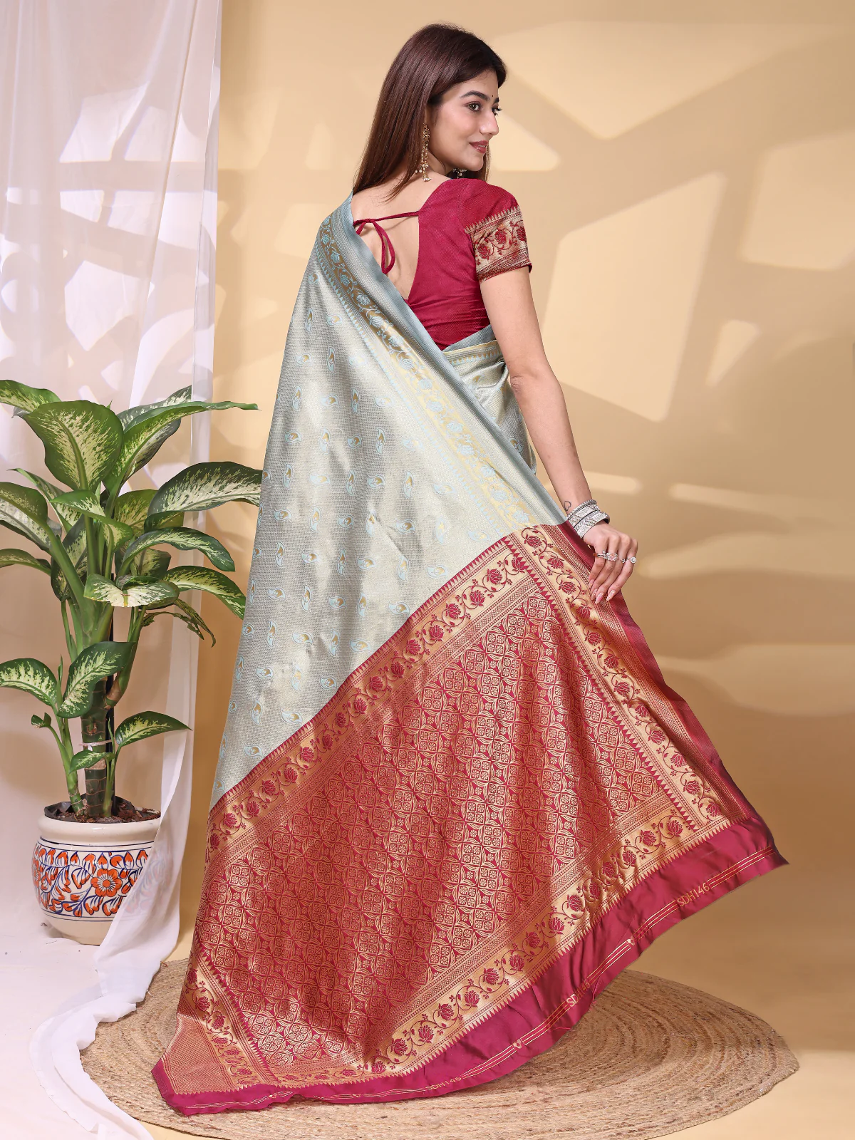 Odette Pista Green Silk Blend Woven Saree For Women - Image 3