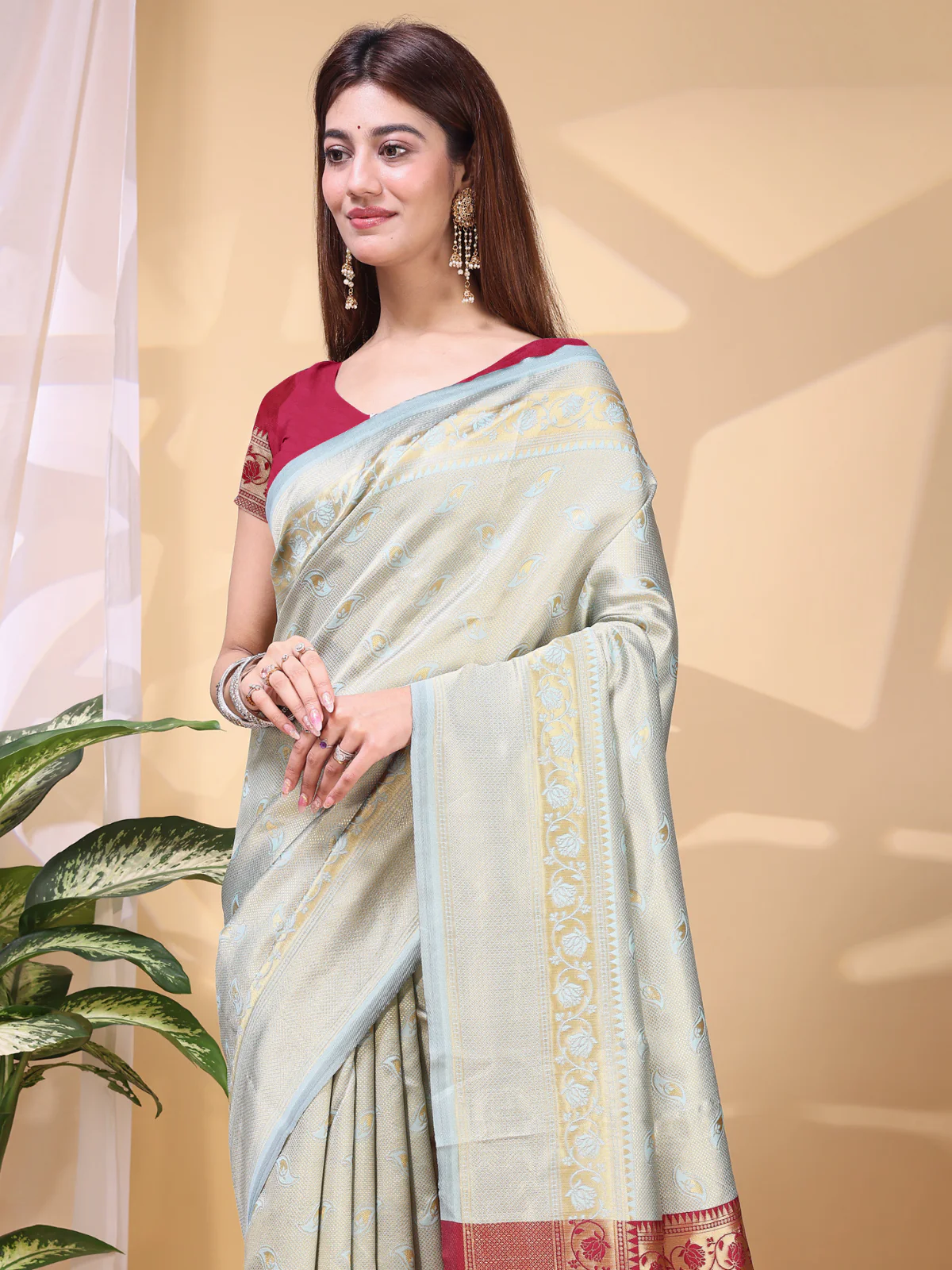 Odette Pista Green Silk Blend Woven Saree For Women - Image 4