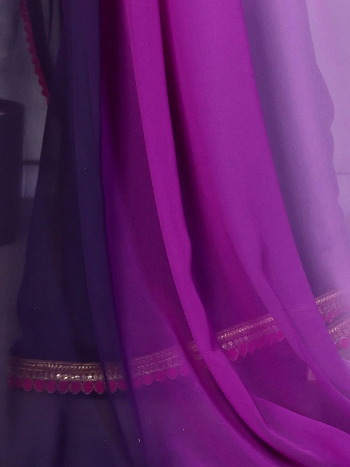Odette Purple And Blue Georgette Lace Work Saree With Unstitched Blouse For Women - Image 5