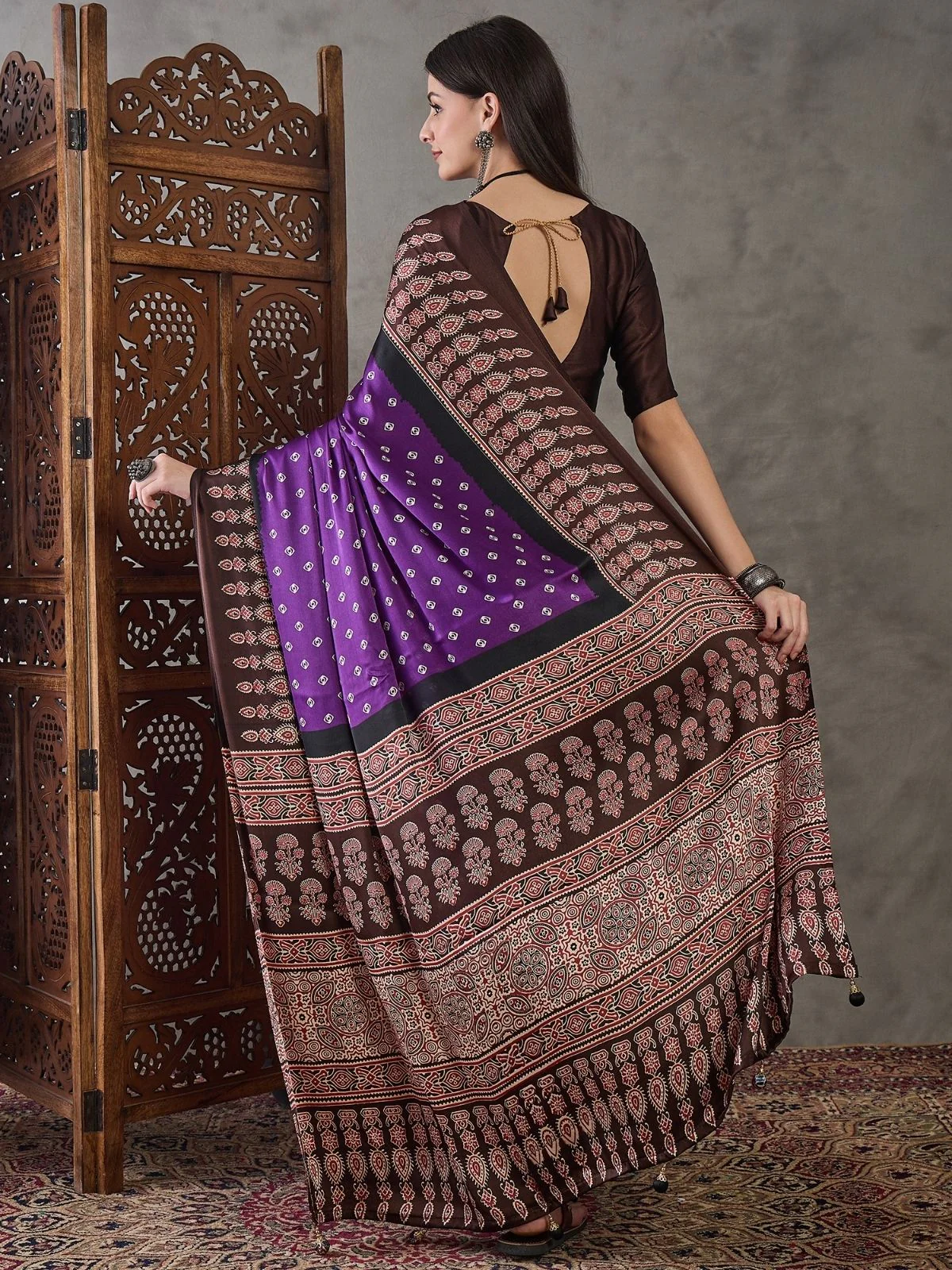 Odette Purple And Brown Silk Blend Printed Elegant Saree For Women - Image 2