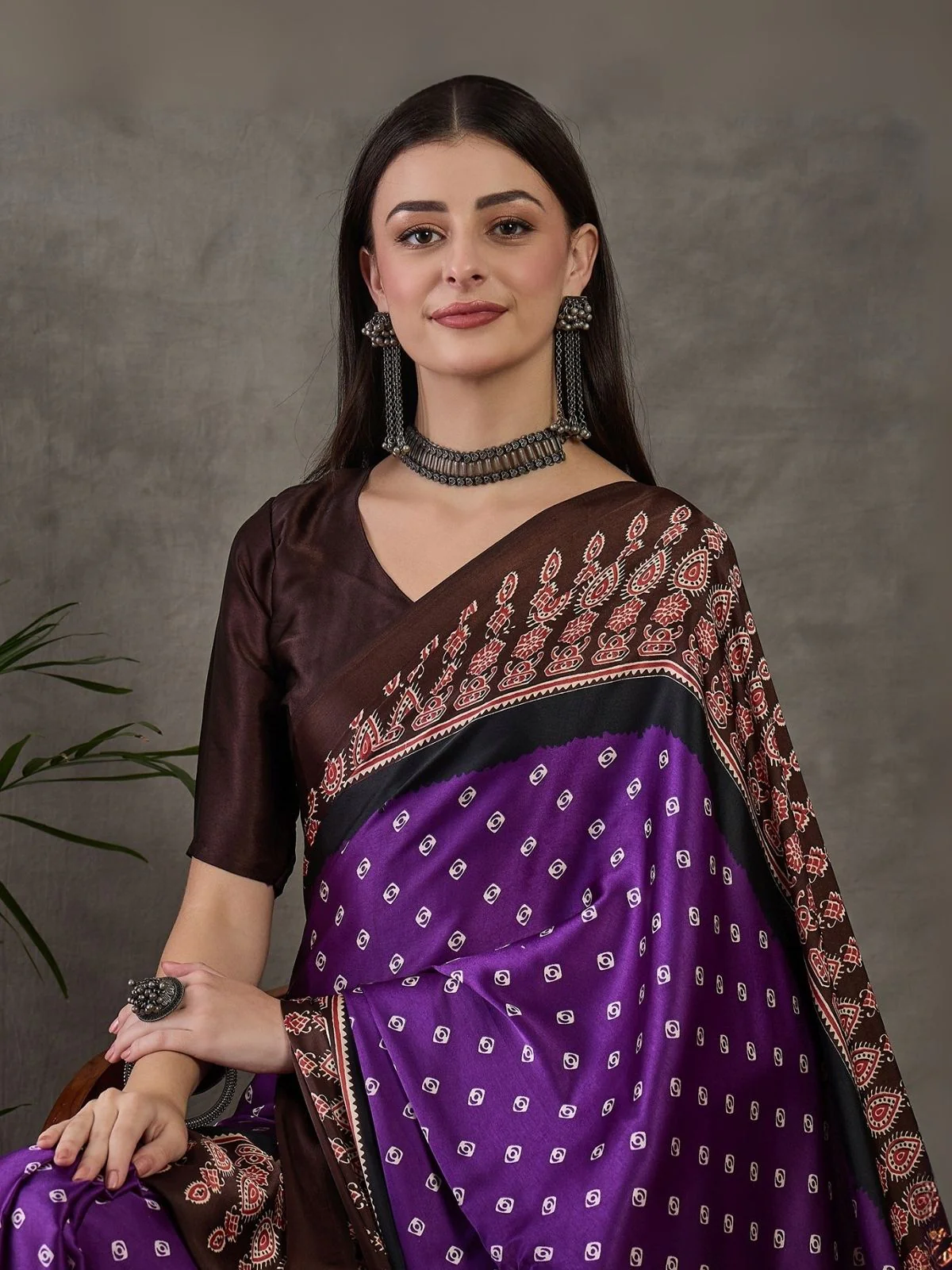 Odette Purple And Brown Silk Blend Printed Elegant Saree For Women - Image 4