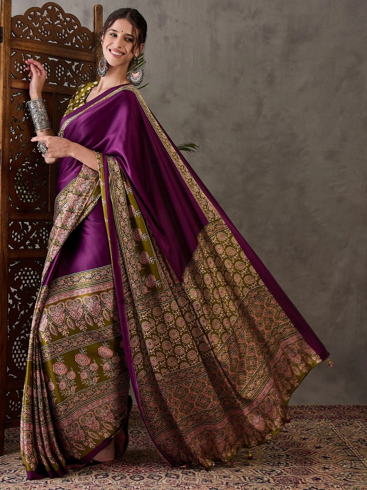 Odette Purple And Olive Silk Blend Printed Elegant Saree For Women - Image 3