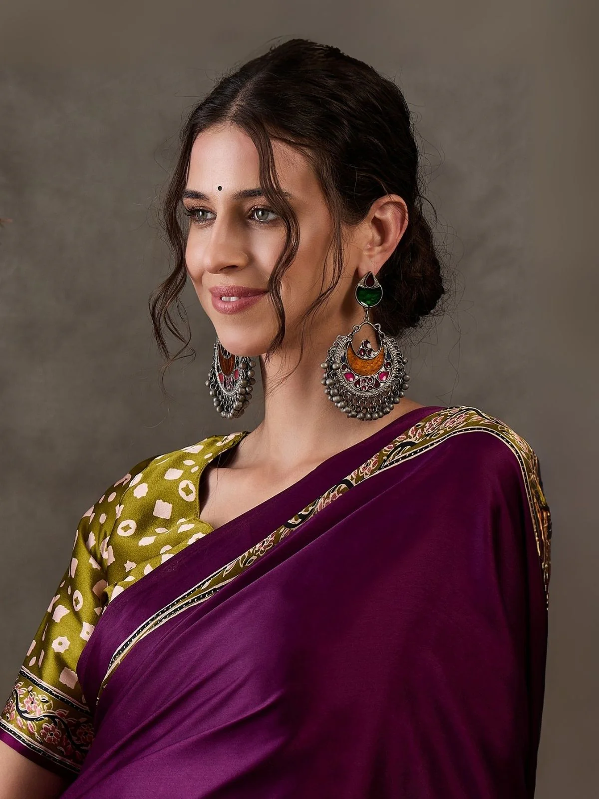 Odette Purple And Olive Silk Blend Printed Elegant Saree For Women - Image 4