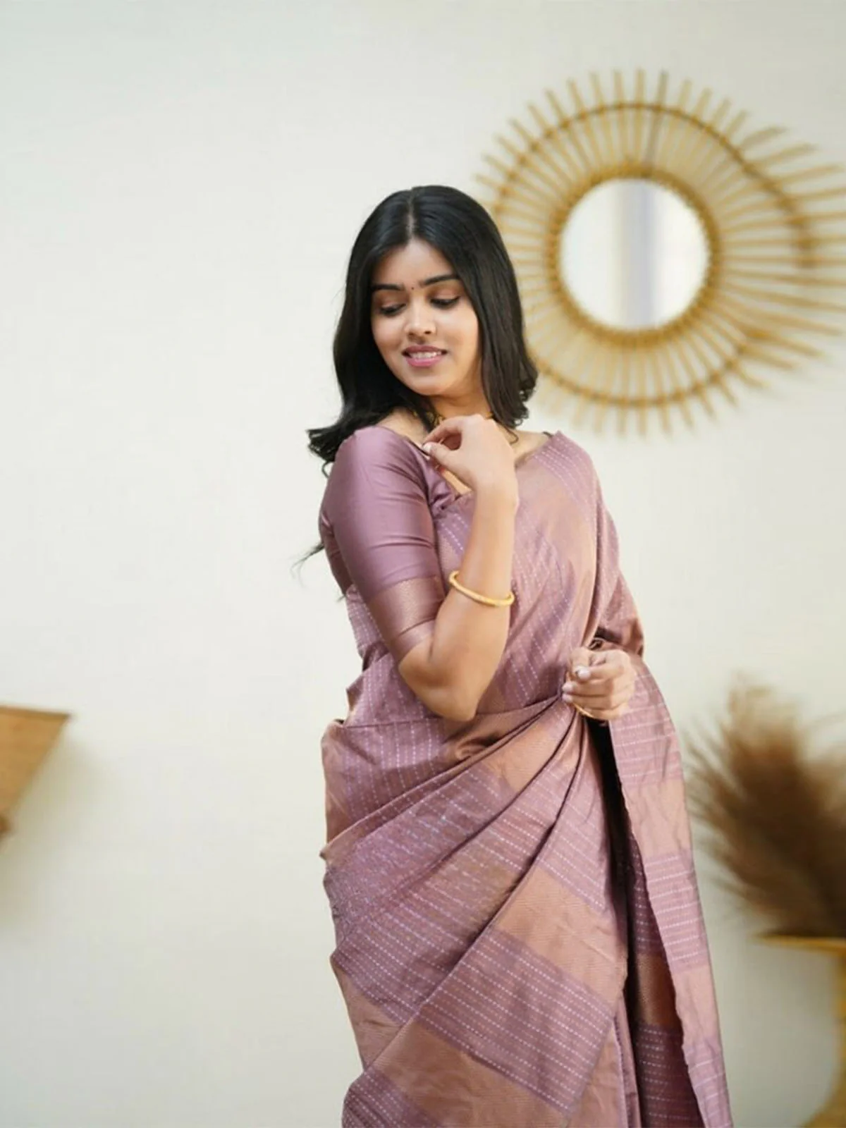 Odette Mauve Banarasi Silk Woven Saree With Unstitched Blouse For Women - Image 3