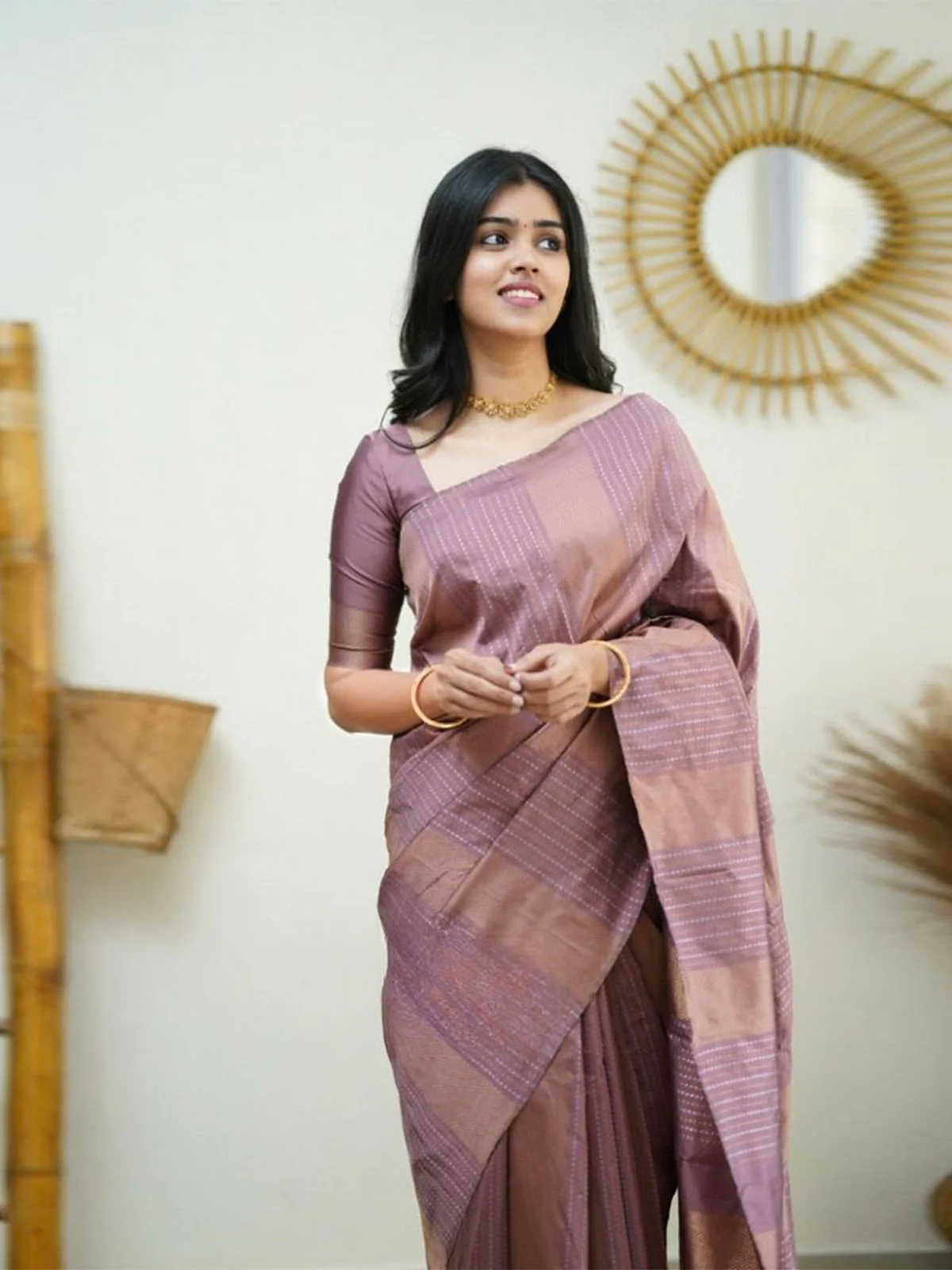 Odette Mauve Banarasi Silk Woven Saree With Unstitched Blouse For Women - Image 4