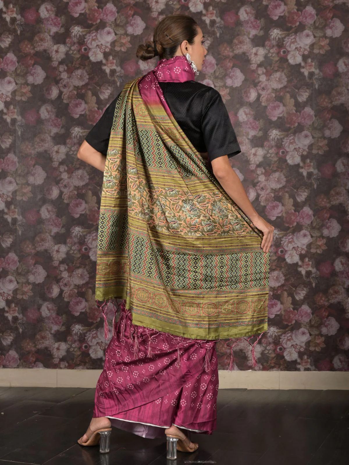 Odette Purple Bandhani Print Silk Blend Saree with Unstitched Blouse for Women - Image 4