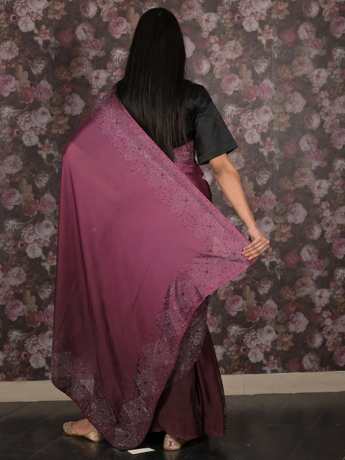 Odette Purple Embellished Crepe Saree With Unstitched Blouse For Women - Image 4