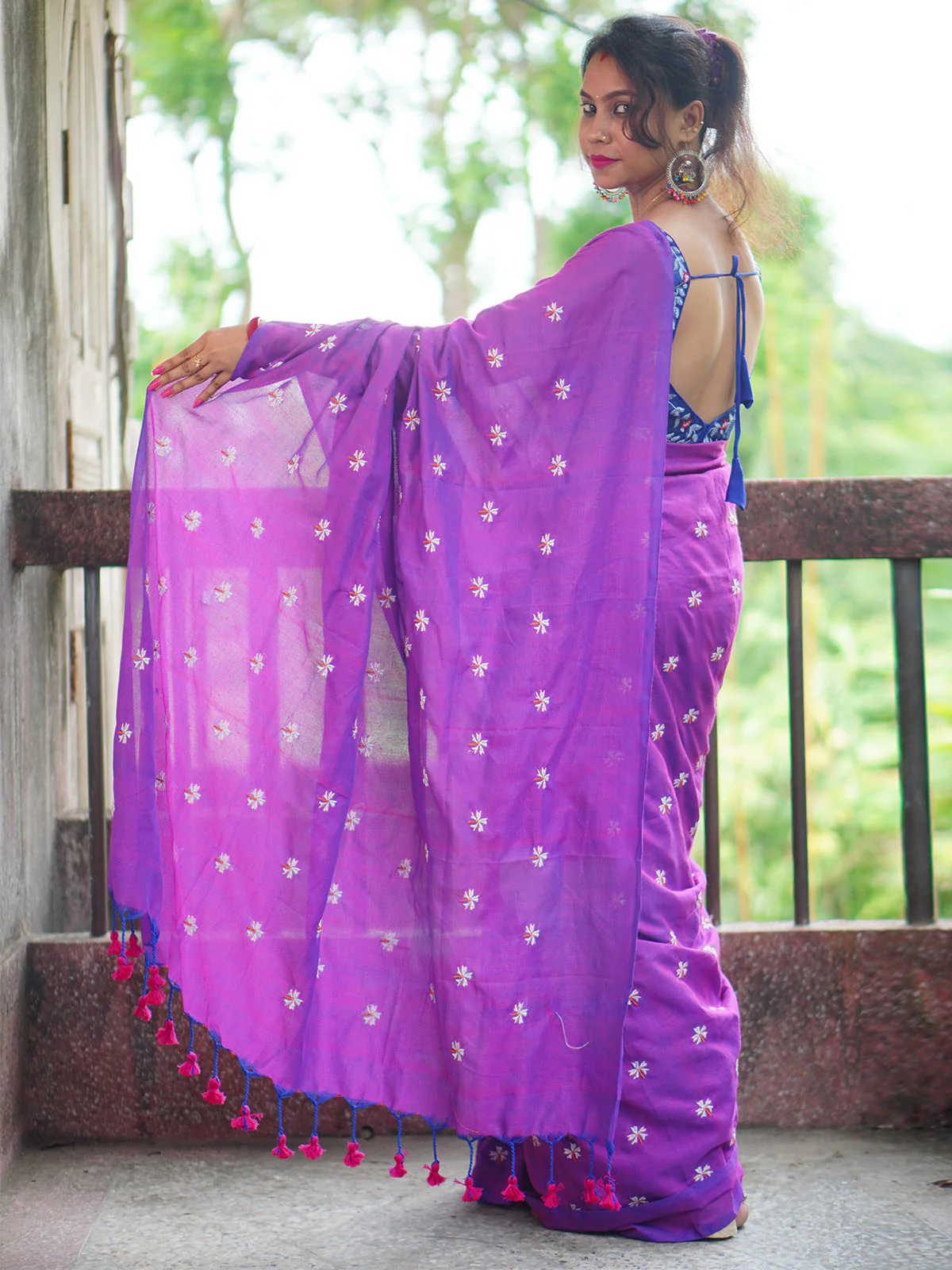 Odette Purple Embroidered Cotton Saree With Unstitched Blouse For Women - Image 4