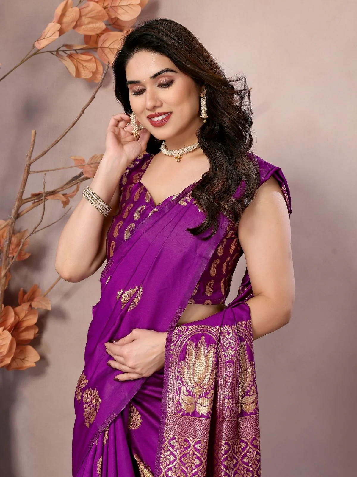 Odette Purple Georgette Motif Print Saree For Women - Image 4