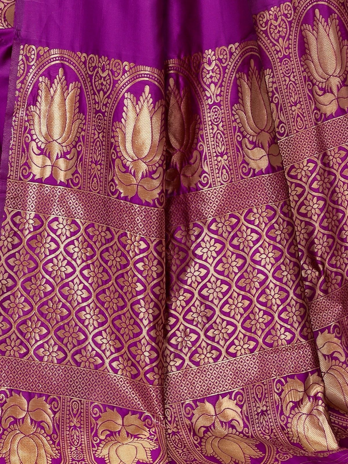 Odette Purple Georgette Motif Print Saree For Women - Image 5
