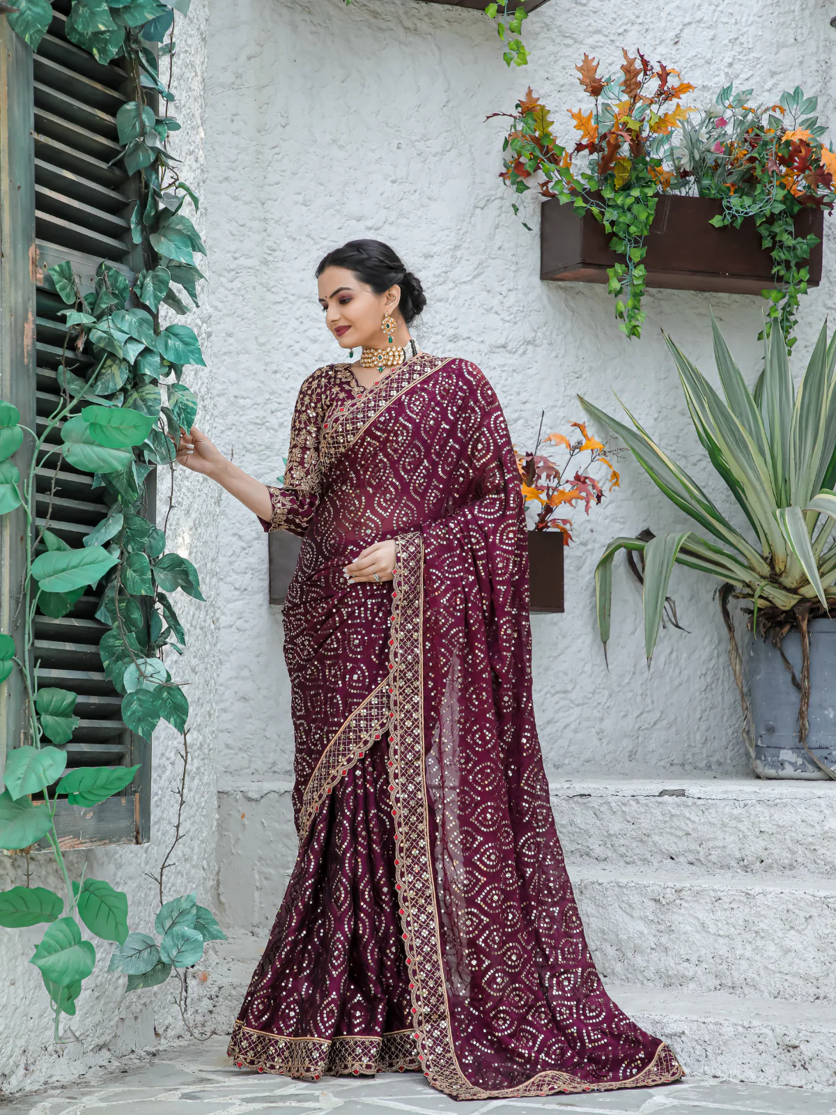 Odette Purple Georgette Saree with unstitched Blouse for Women - Image 2