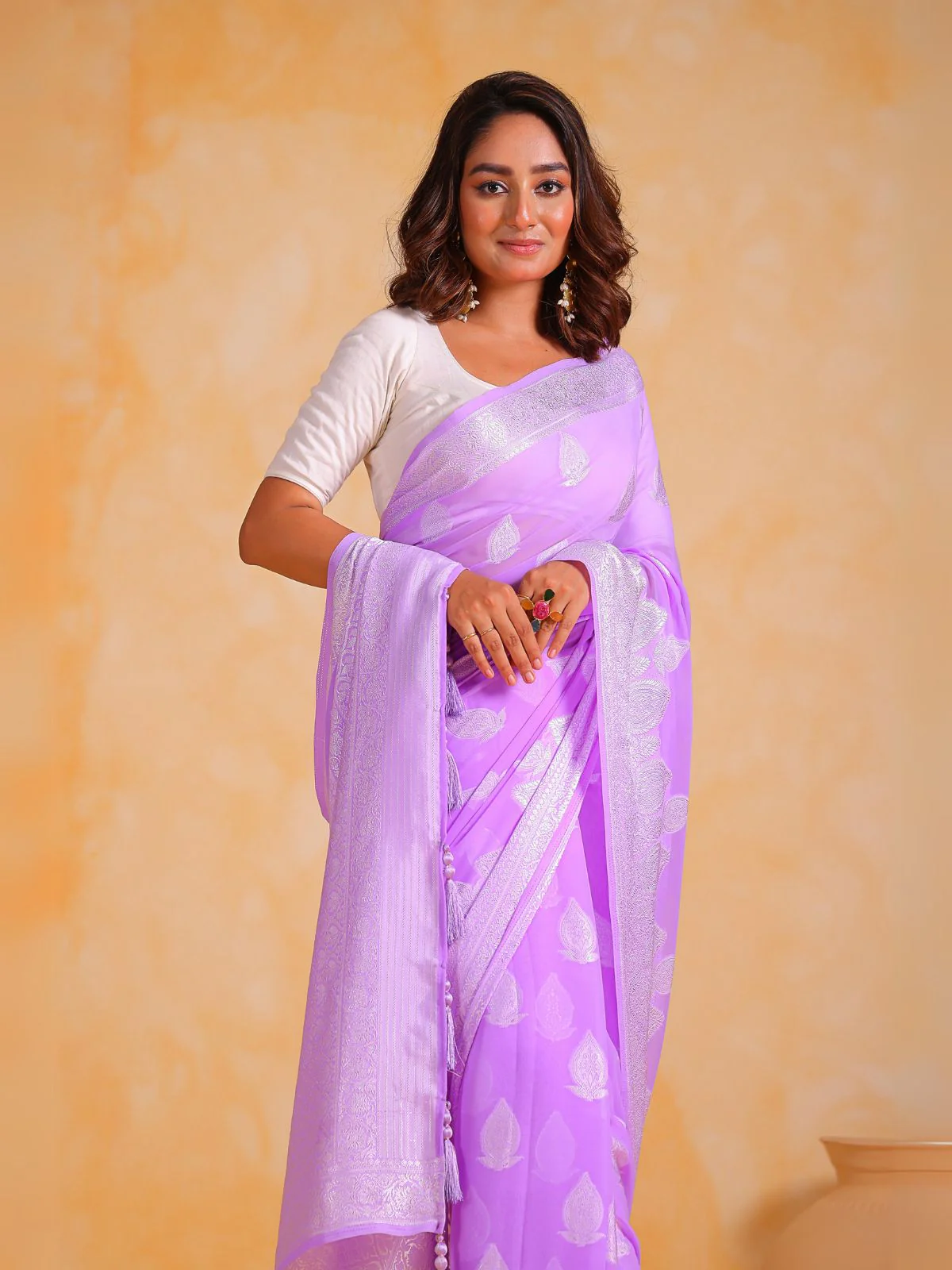 Odette Purple Georgette Woven Design Saree With Unstitched Blouse For Women - Image 3