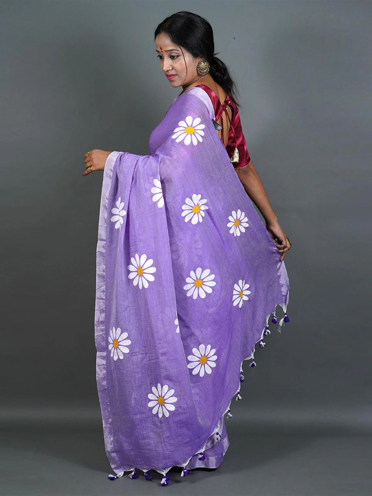 Odette Purple Printed Cotton Saree With Unstitched Blouse For Women - Image 3