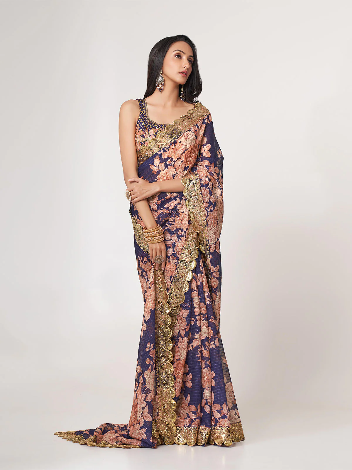 Odette Purple Printed Organza Saree With Unstitched Blouse For Women - Image 3