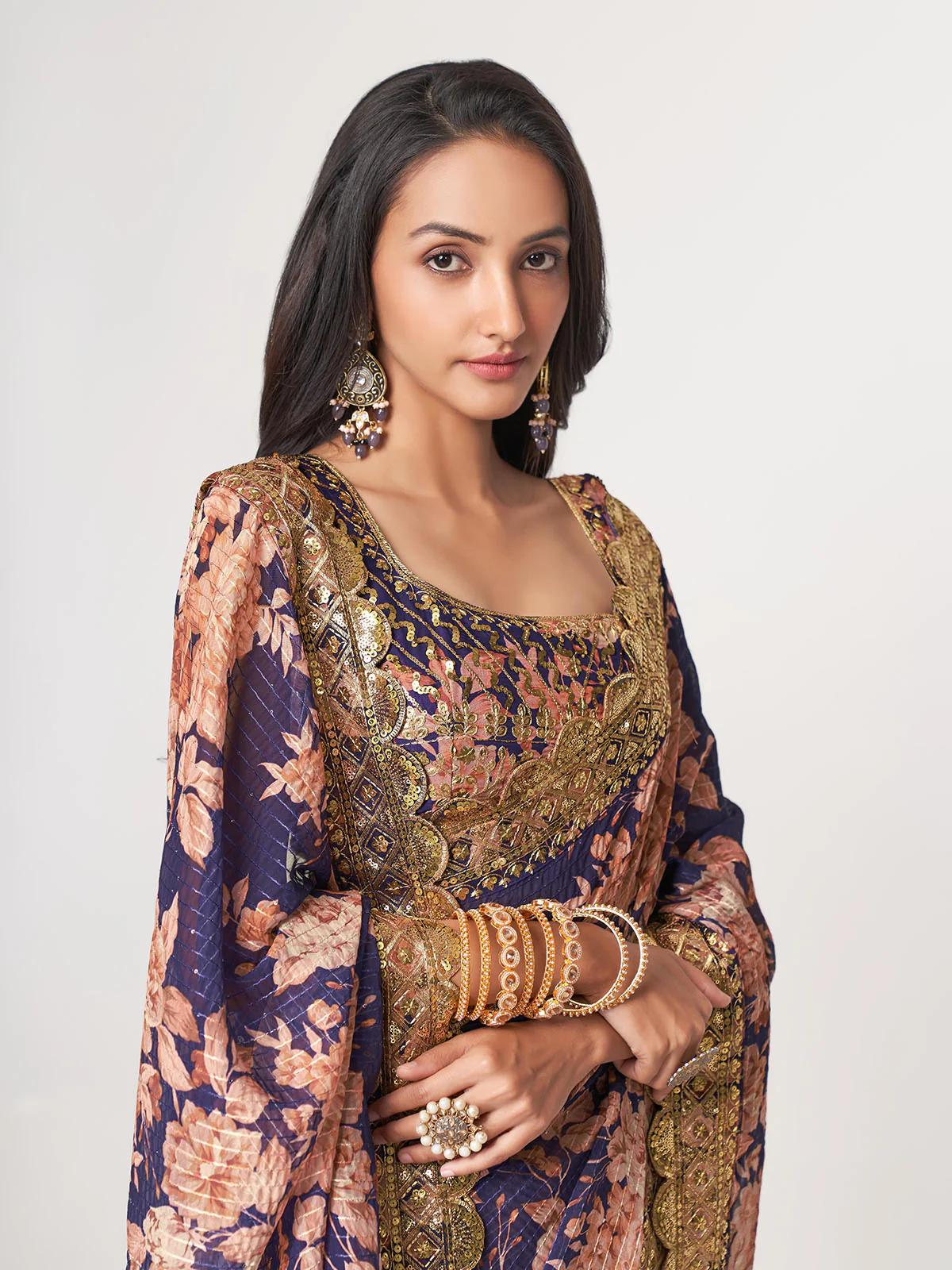 Odette Purple Printed Organza Saree With Unstitched Blouse For Women - Image 5