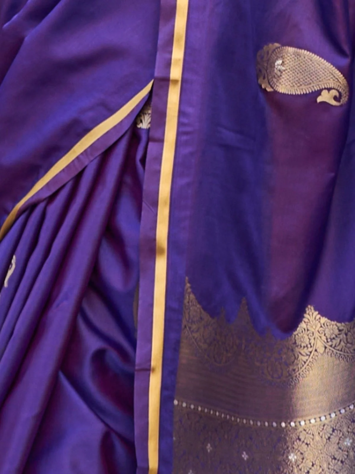 Odette Purple Satin Woven Saree With Unstitched Blouse For Women - Image 3