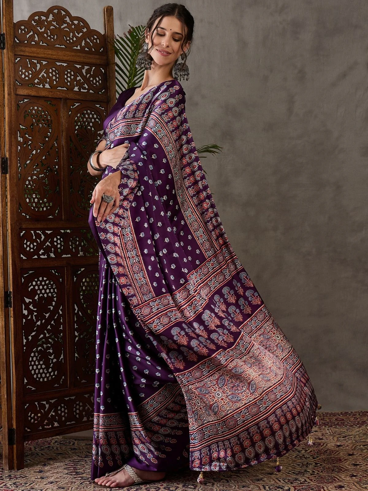 Odette Purple Silk Blend Printed Elegant Saree For Women - Image 3