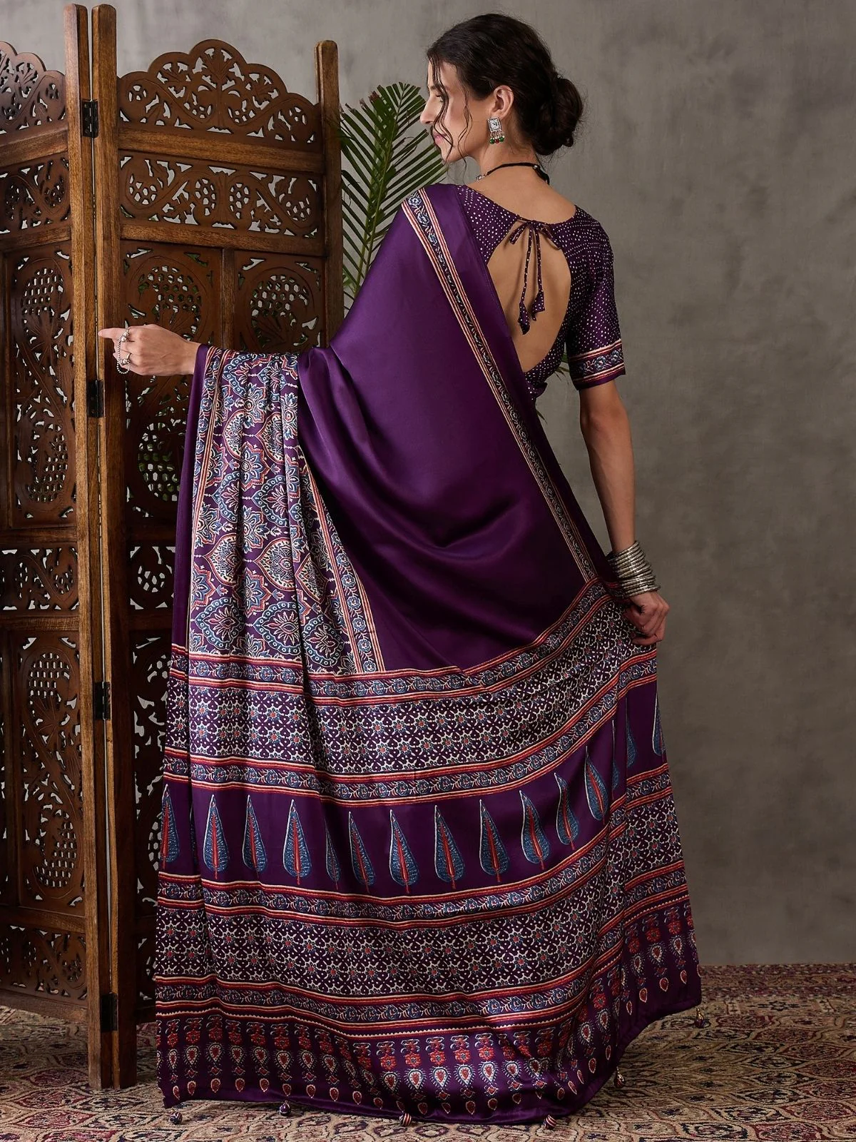Odette Purple Silk Blend Printed Elegant Saree For Women - Image 2