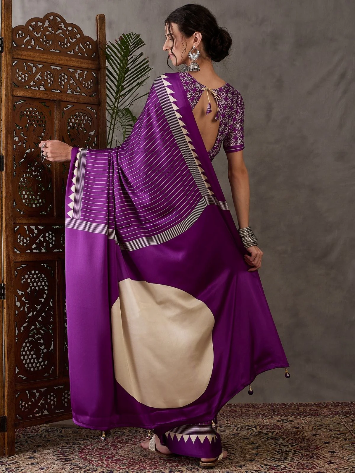Odette Purple Silk Blend Printed Elegant Saree For Women - Image 2