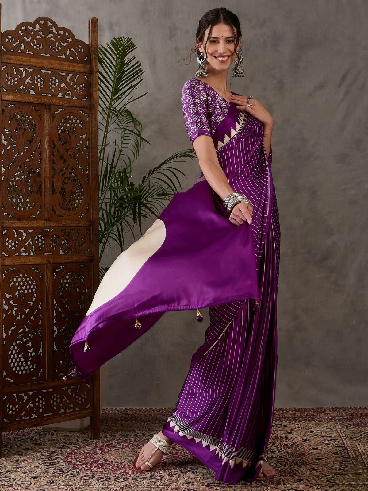 Odette Purple Silk Blend Printed Elegant Saree For Women - Image 4