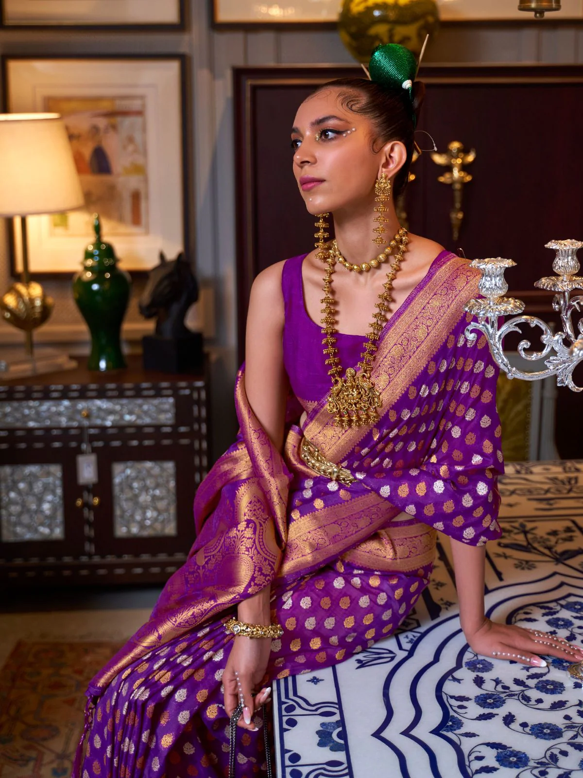 Odette Purple Silk Blend Woven Saree With Unstitched Blouse for Women - Image 2