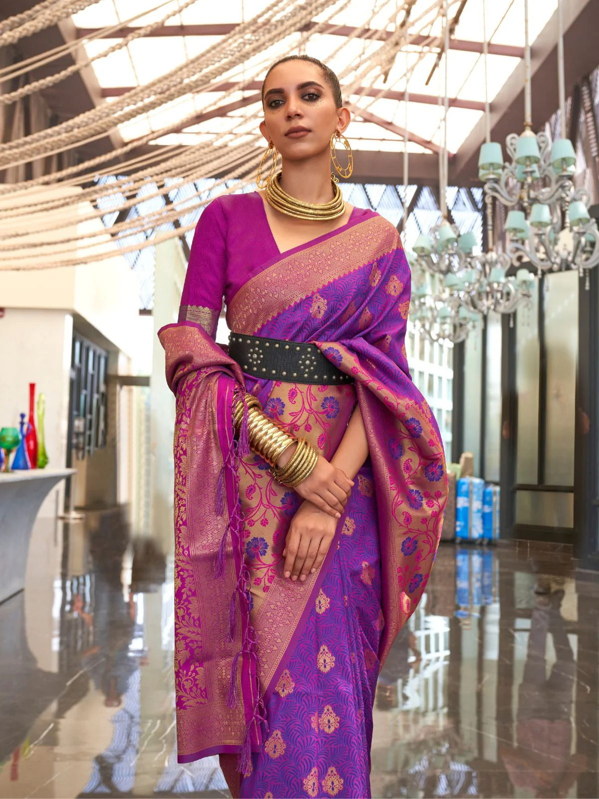 Odette Purple Silk Blend Woven Saree With Unstitched Blouse for Women - Image 2