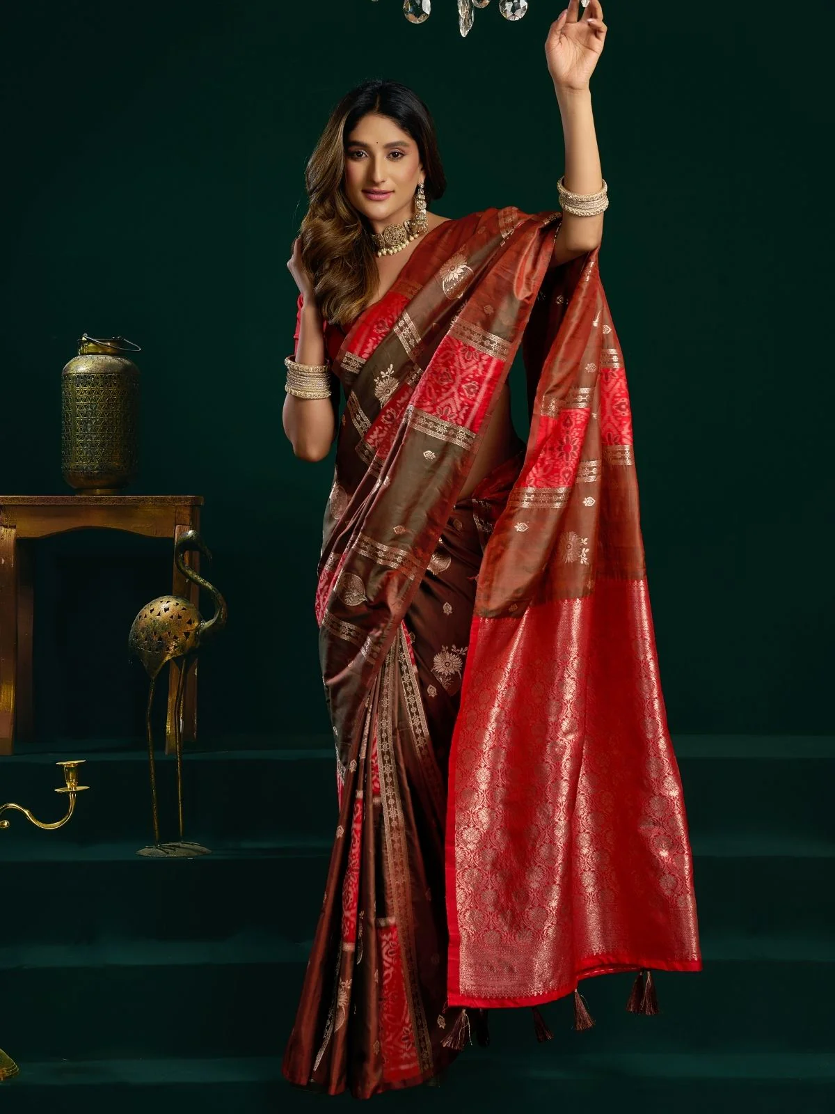 Odette Red and Brown Silk Blend Woven Saree For Women - Image 3