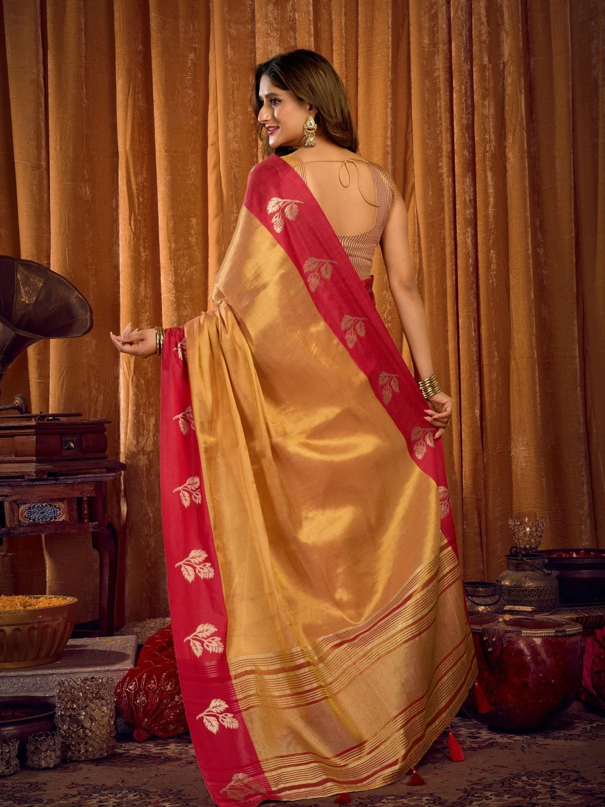 Odette Red and Gold Silk Blend Woven Saree For Women - Image 4