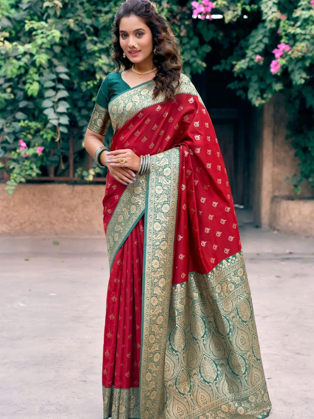 Odette Red and Green Silk Blend Woven Saree For Women