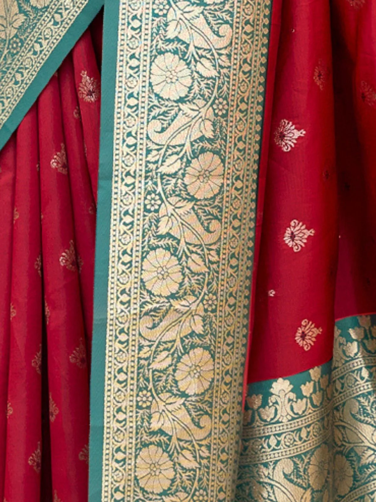 Odette Red and Green Silk Blend Woven Saree For Women - Image 4