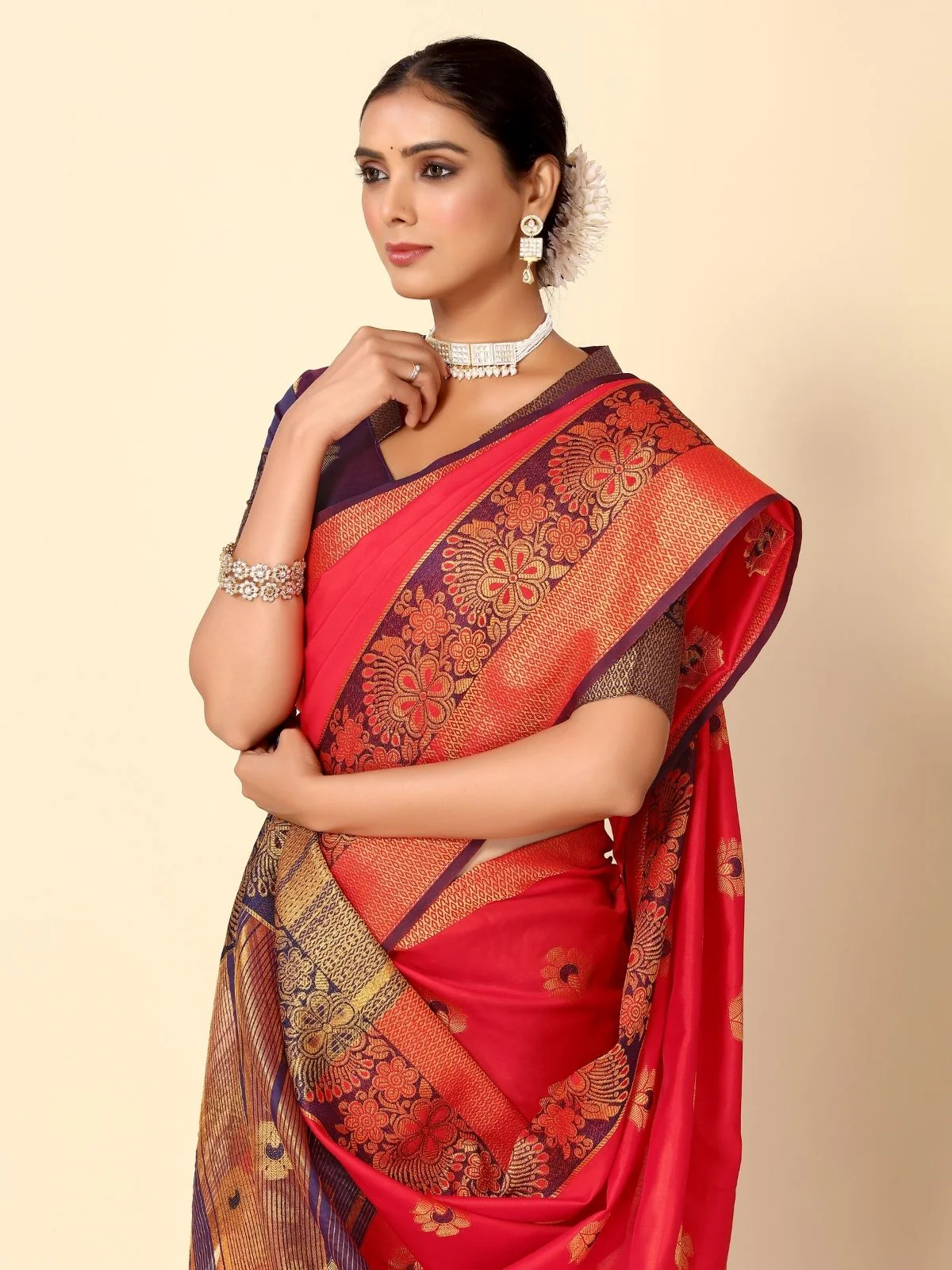 Odette Red And Navy Blue Cotton Blend Woven Design Saree With Unstitched Blouse For Women - Image 4