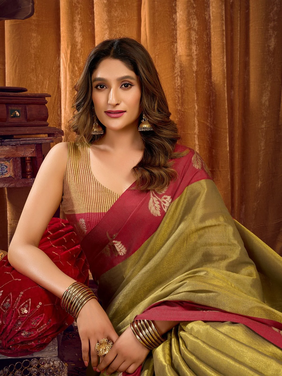 Odette Red and Olive Silk Blend Woven Saree For Women - Image 5