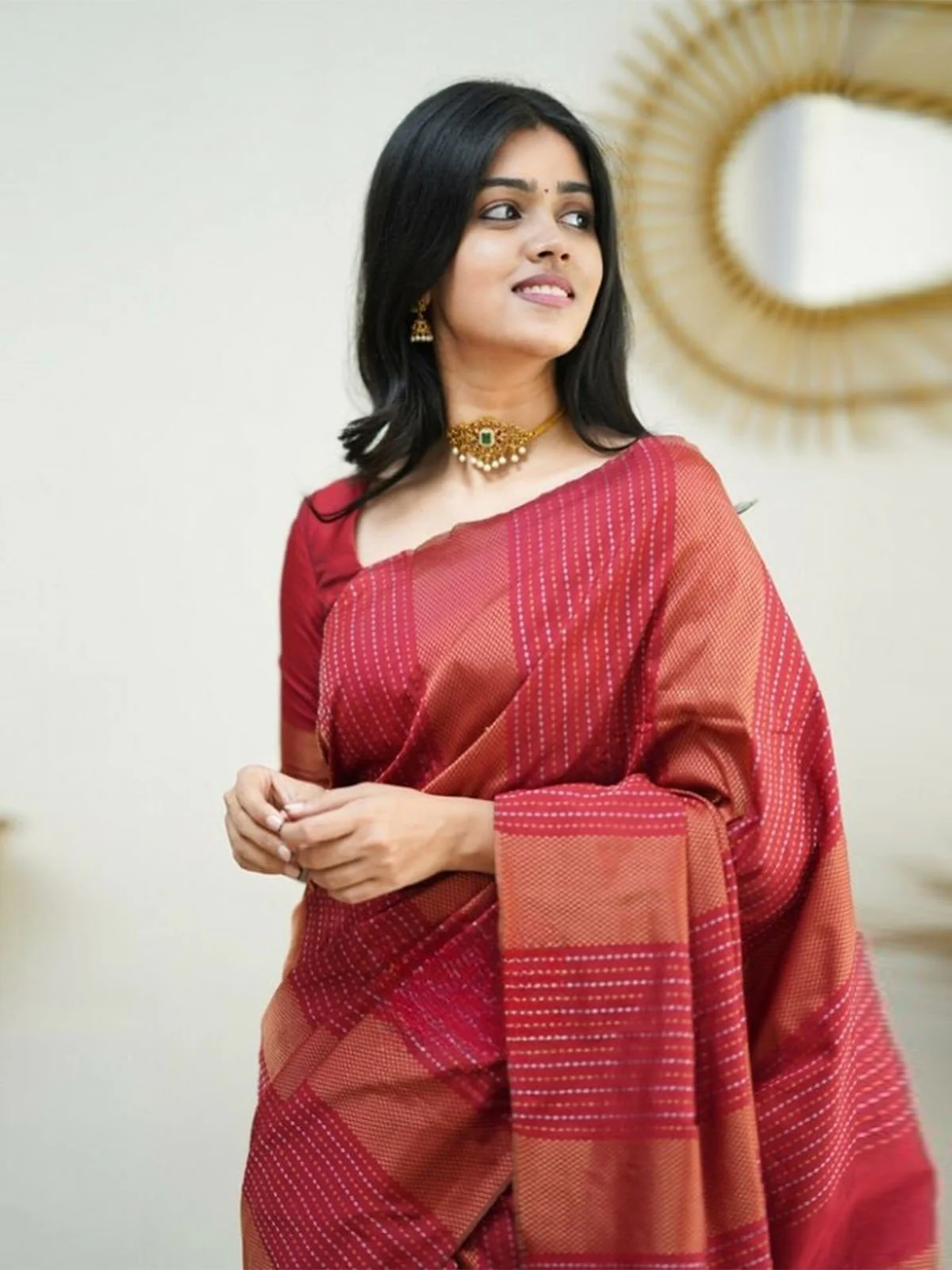 Odette Red Banarasi Silk Woven Saree With Unstitched Blouse For Women - Image 3