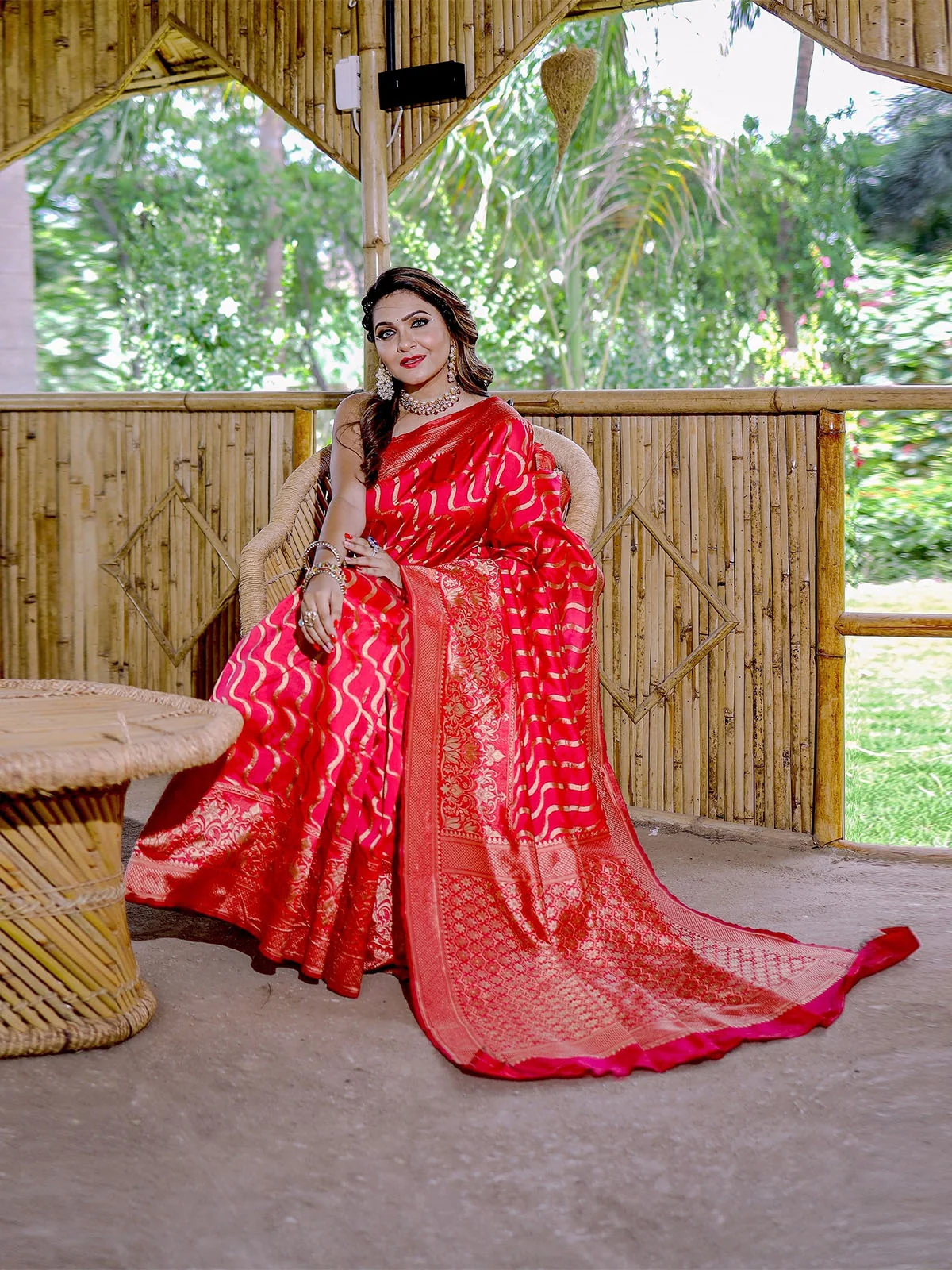 Odette Red Banarasi Silk Woven Saree With Unstitched Blouse For Women - Image 2