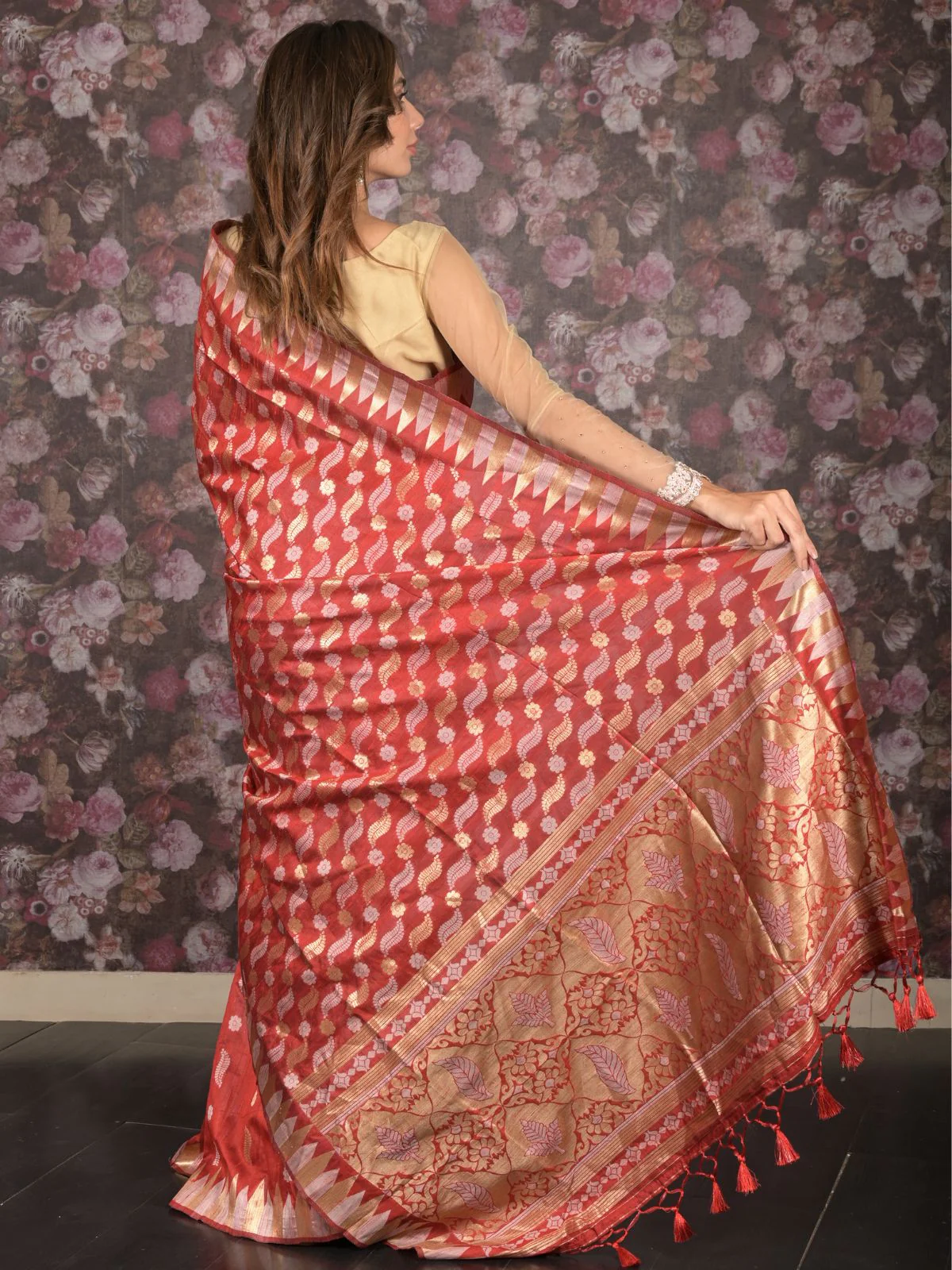 Odette Red Cotton Blend Woven Saree with Unstitched Blouse for Women - Image 4
