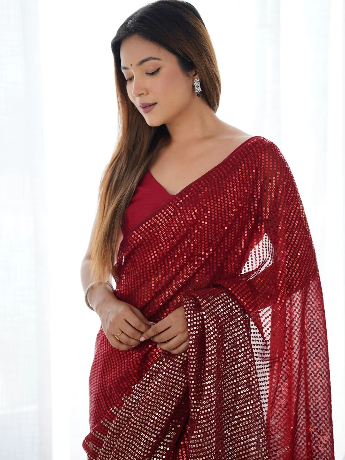Odette Red Georgette Embellished Saree With Unstitched Blouse For Women - Image 5