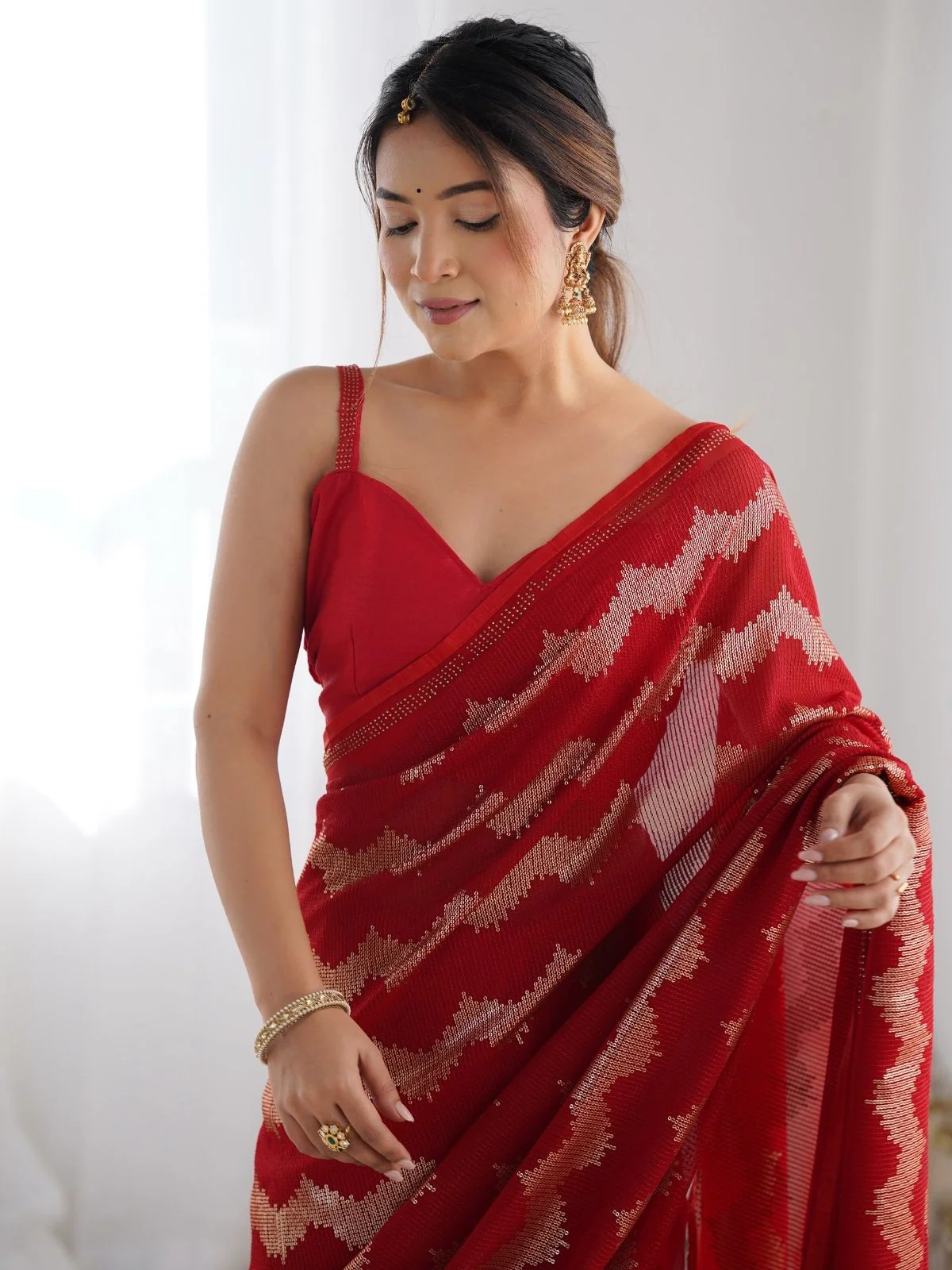 Odette Red Georgette Sequins Saree With Unstitched Blouse For Women - Image 4