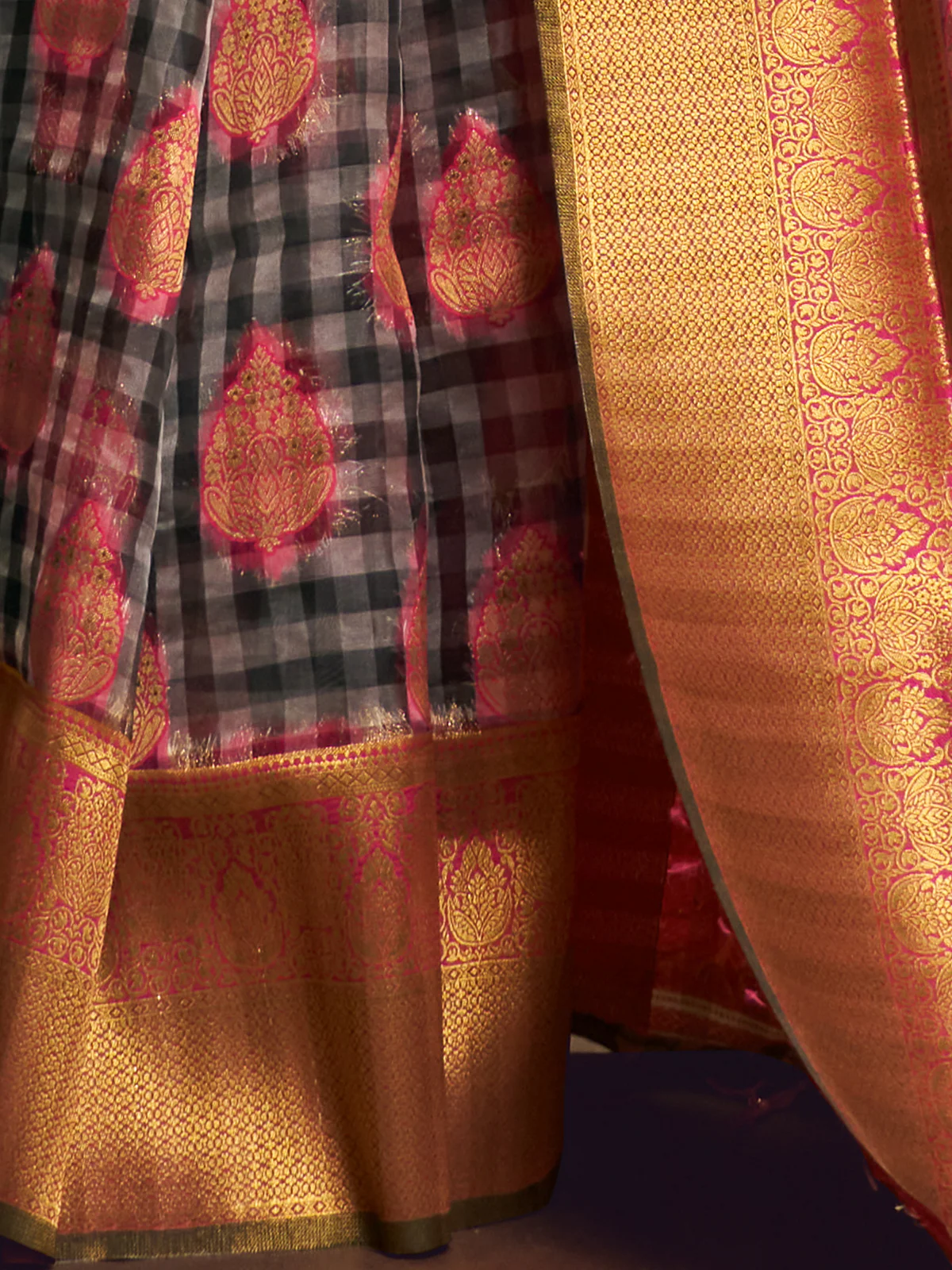 Odette Pink Handloom Woven Silk Blend Saree For Women - Image 4