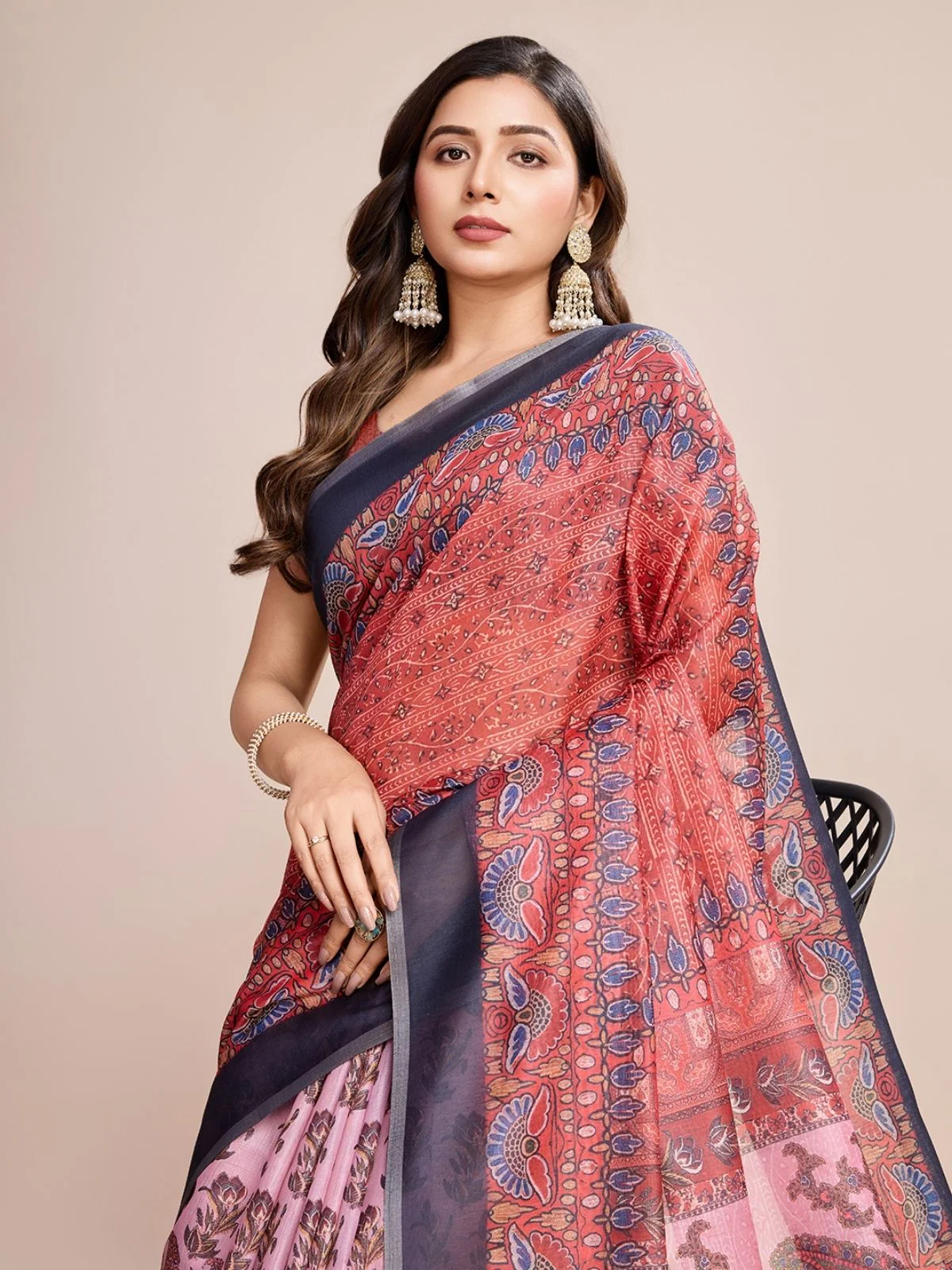 Odette Red Linen Printed Saree With Unstitched Blouse For Women - Image 3