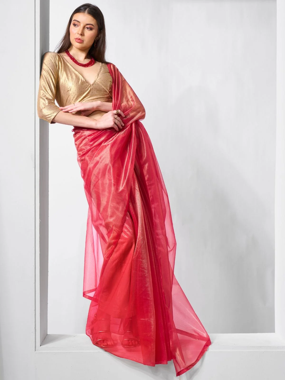 Odette Red Net Solid Saree With Unstitched Blouse For Women - Image 2