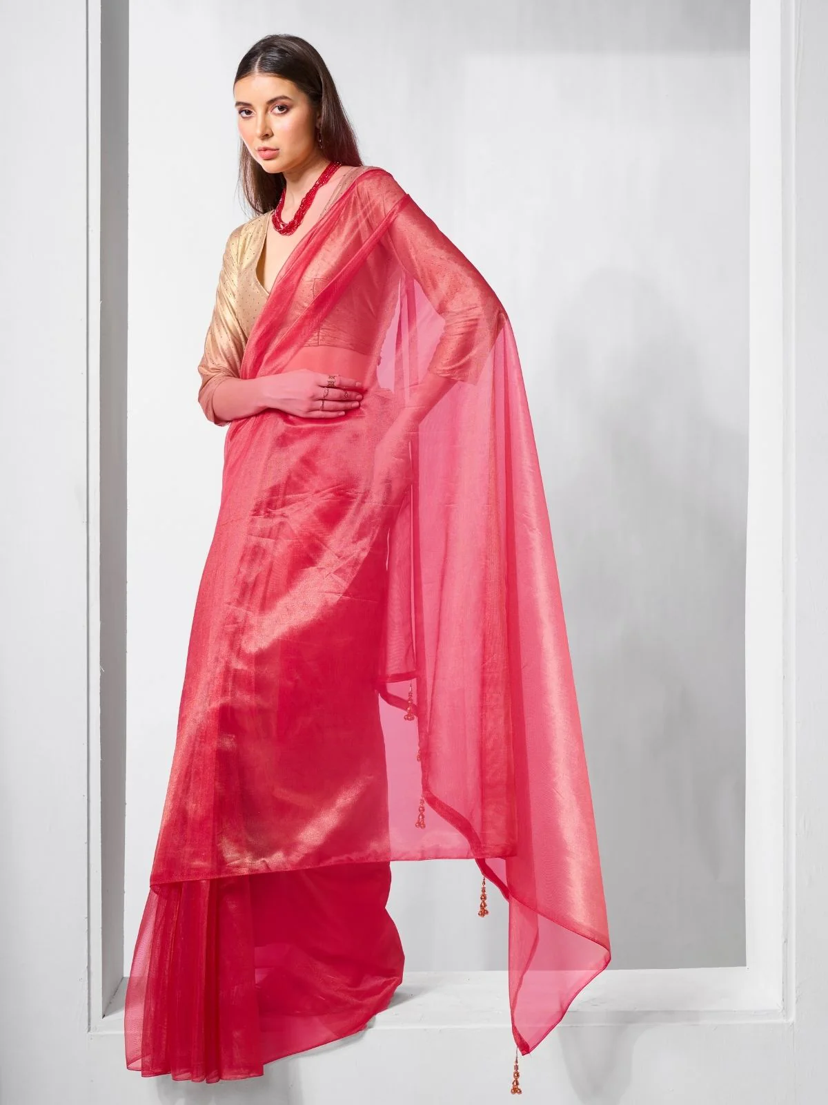 Odette Red Net Solid Saree With Unstitched Blouse For Women - Image 3