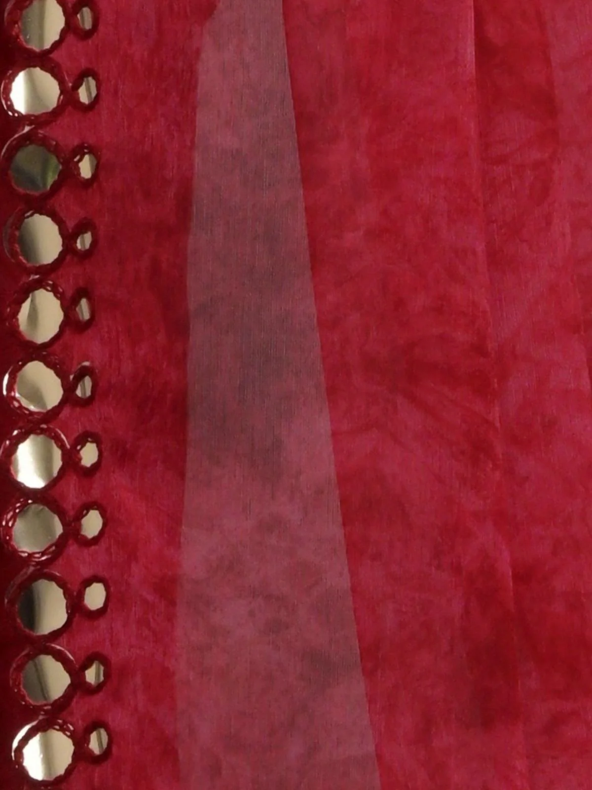 Odette Red Printed Georgette Saree With Unstitched Blouse For Women - Image 7